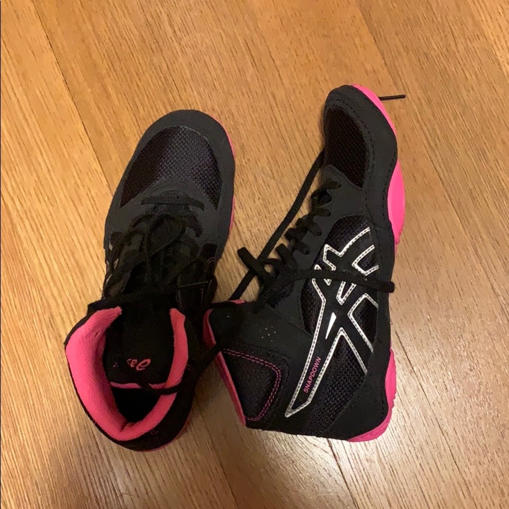 Never used ASICS size 5 wrestling shoes